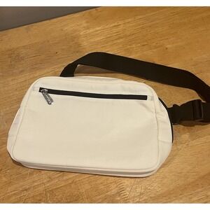 THIRTY ONE Classic Sling Bag‎ COLORBLOCK Cream Fanny Pack Nylon